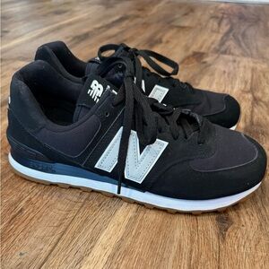 New Balance Men's 574 Black and White Sneakers Size 8.5